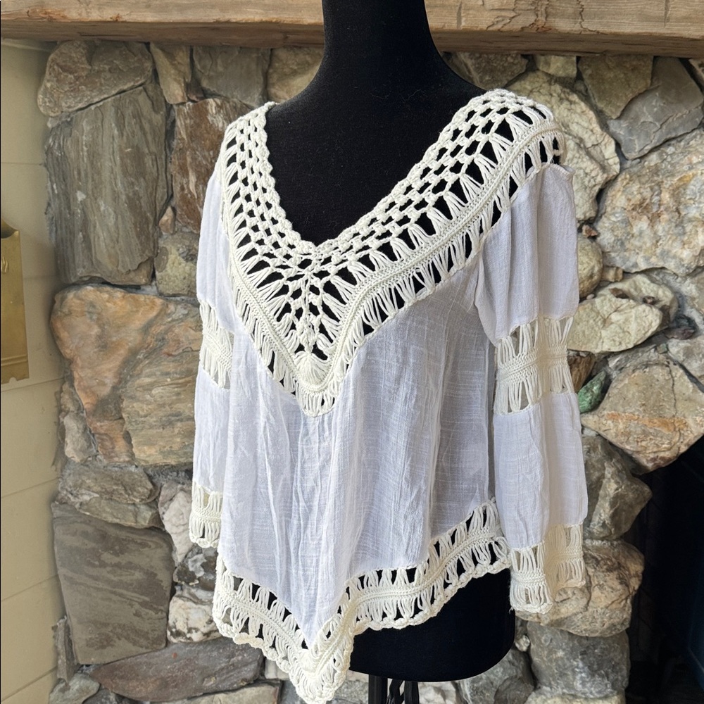 Garage Boho White Crochet Asymmetrical Trim Blouse Women’s size Medium